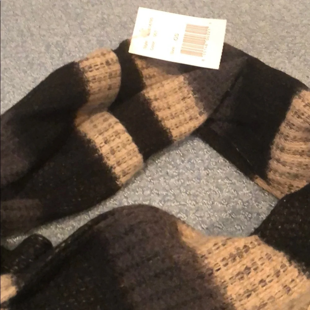 Madison 88 NWT infinity Over head Wrap/scarf host pick